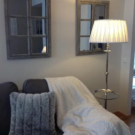 Chez Klaara Lakeview Apartment