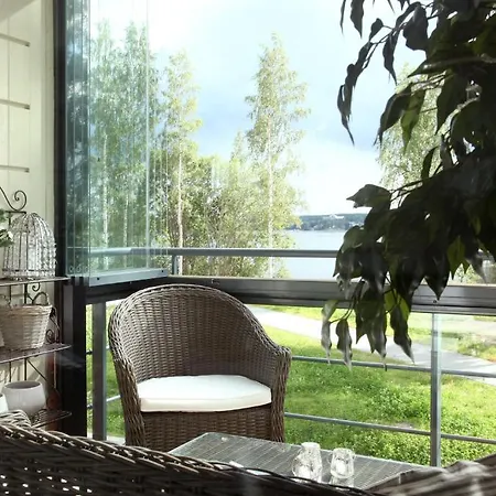 아파트 Chez Klaara Lakeview 탐페레
