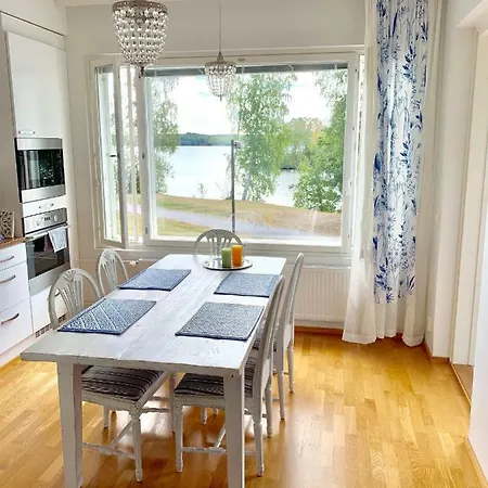 Chez Klaara Lakeview *