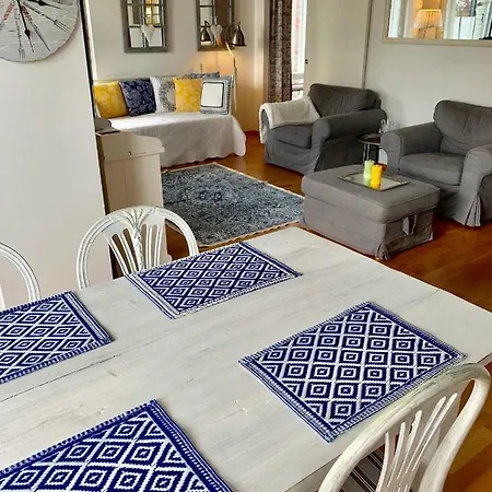 Chez Klaara Lakeview *