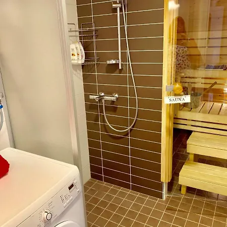 아파트 Chez Klaara Lakeview 탐페레