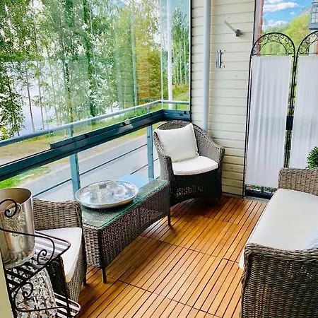 아파트 Chez Klaara Lakeview 탐페레